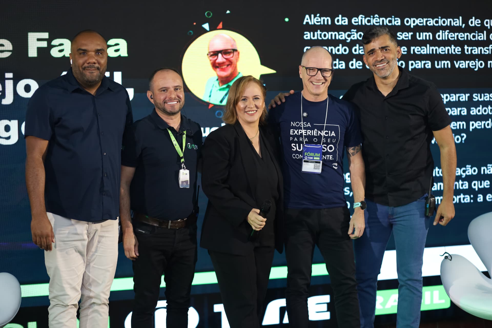 Líderes e palestrantes no palco do Fórum TINE Brasil