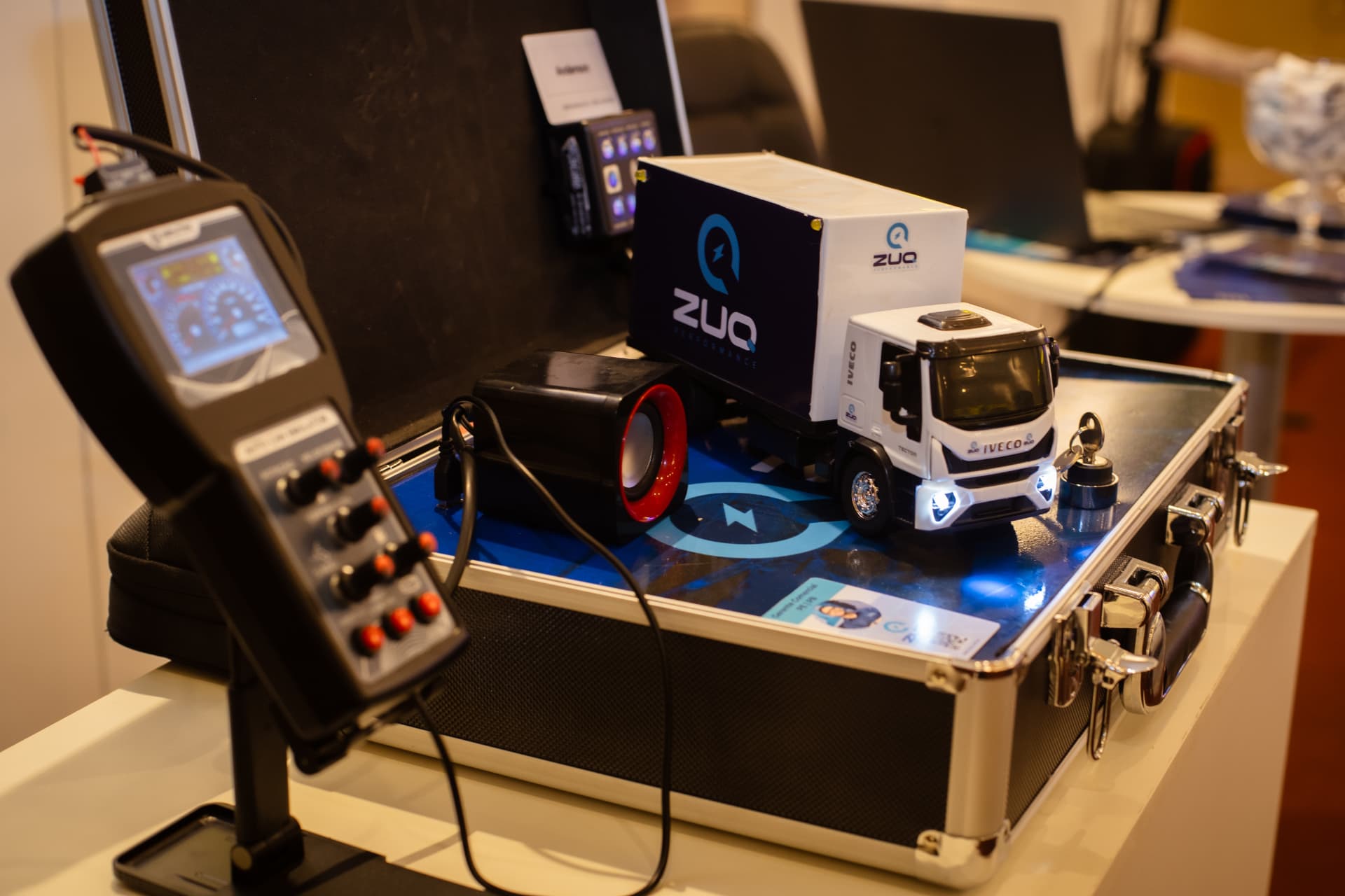 Demonstração de solução de telemetria em estande do evento